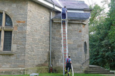 Naumburger Jugendfeuerwehr hilft an der Weingartenkapelle (Foto: Karl-Franz Thiede)